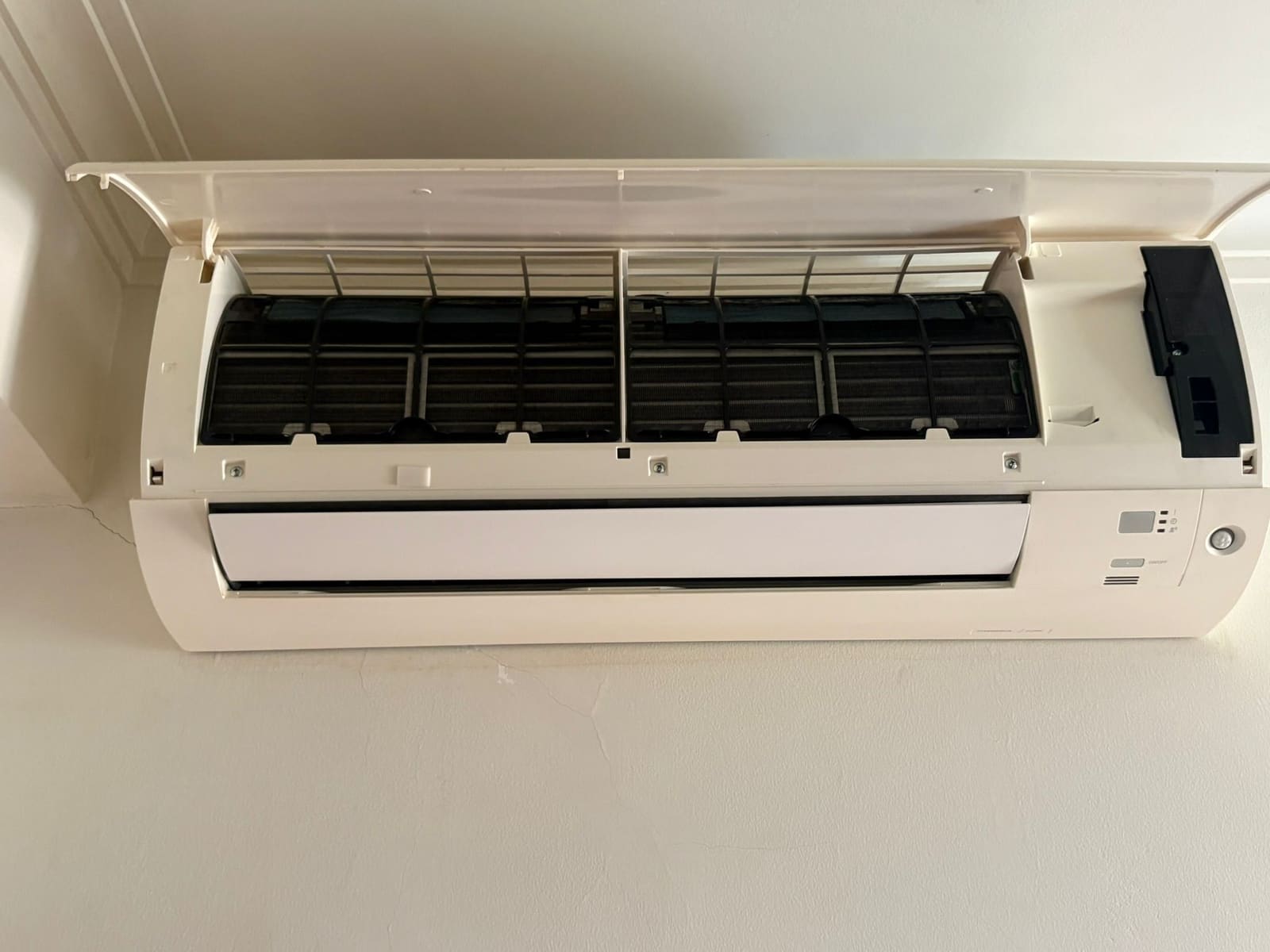 Manutenção de Ar Condicionado Mural — Tecknical Home Service